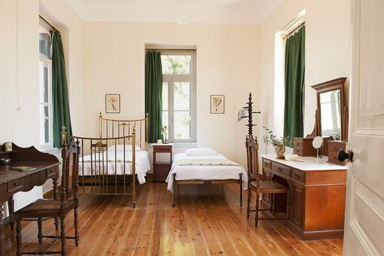 Ermioni Estate, twin bedroom
